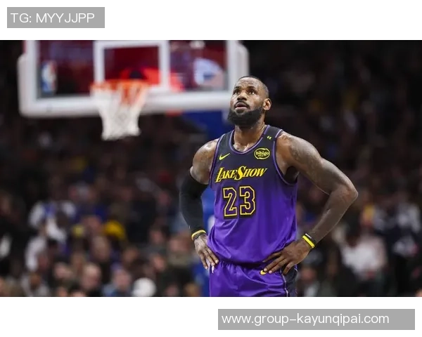 浓眉指出球队缺乏纯控卫导致进攻迟缓对手全场盯防影响发挥